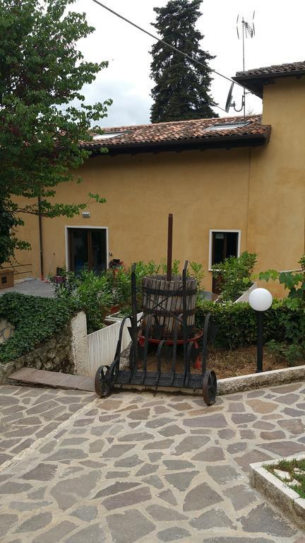 Appartement Casale Mammarella à LʼAquila Extérieur photo
